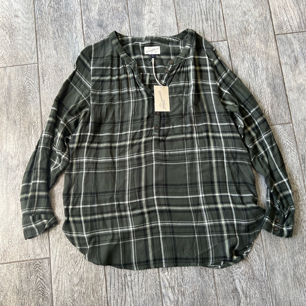 NWT Green Plaid Tunic Blouse Universal Thread
